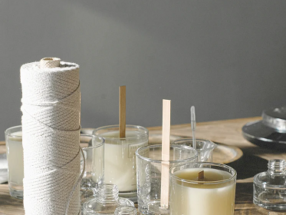 Soy Candle Pouring  with Kinz Studio